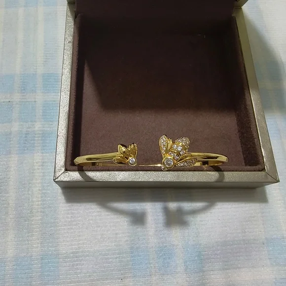 CHAUMET Bee-Shaped Bangle